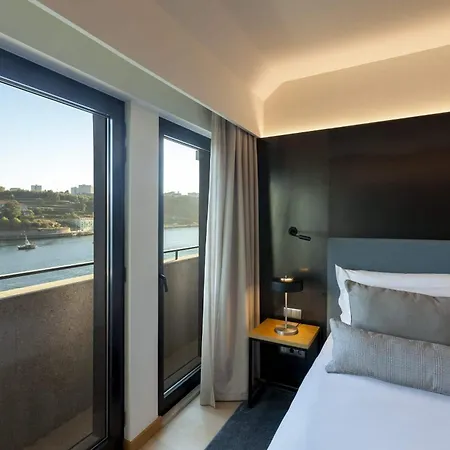 Neya Porto