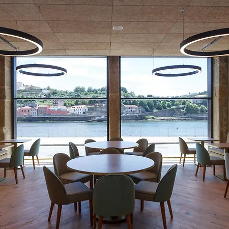 Neya Porto