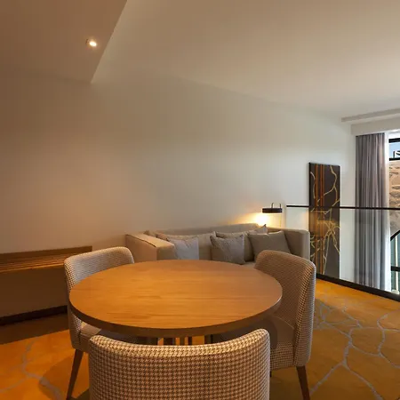 Hotel Neya 4*